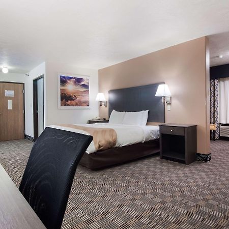 מק'קוק Quality Inn & Suites מראה חיצוני תמונה