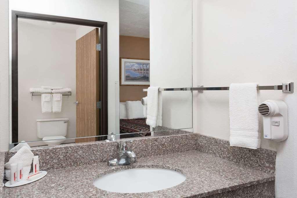 מק'קוק Quality Inn & Suites מראה חיצוני תמונה
